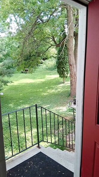 Building Photo - 839 E John St