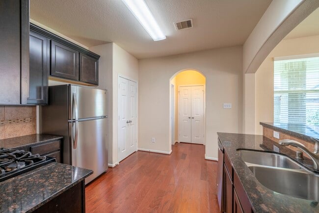 Building Photo - 3906 Waterford Ln