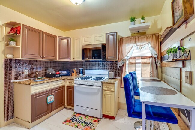 Building Photo - 787 S 13th St