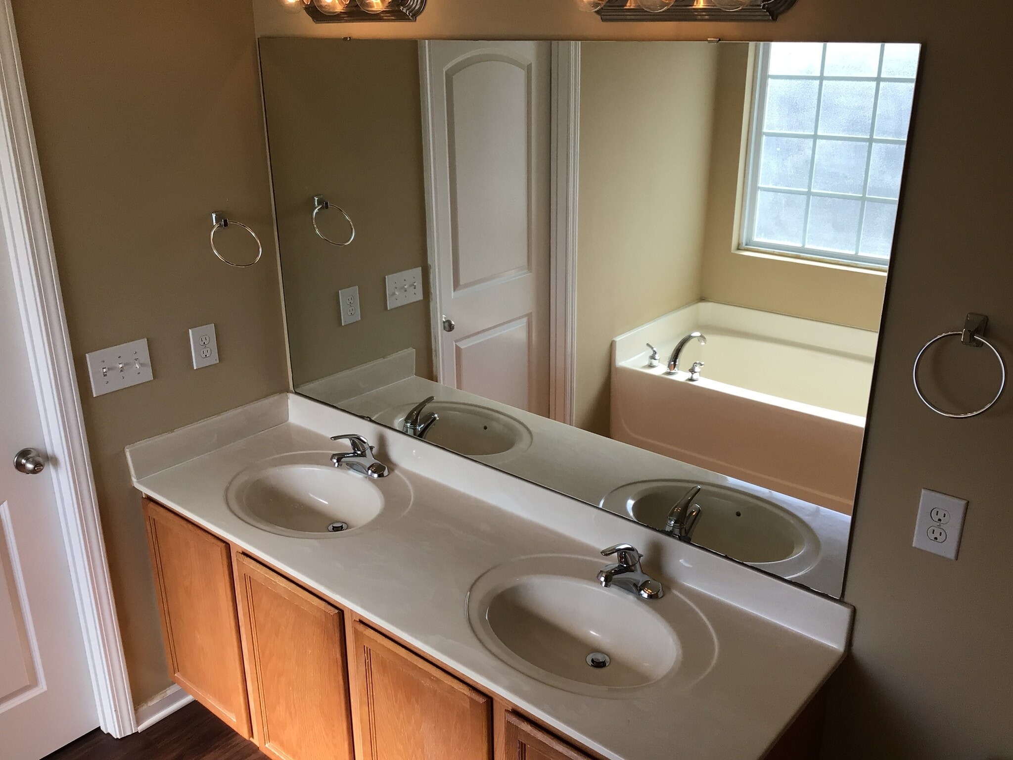 Building Photo - 922 Wolfpack Way