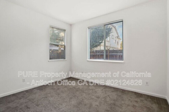 Building Photo - 2446 Mojave Dr