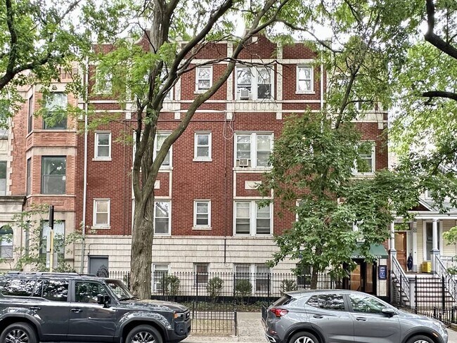 Building Photo - 2827 N Burling St