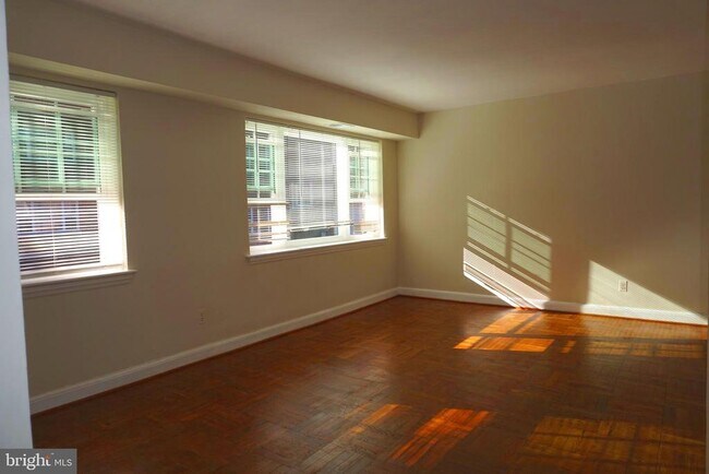 Building Photo - 1322 Fort Myer Dr