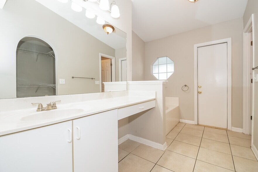 Building Photo - 2628 Cobblestone Forest Cir E