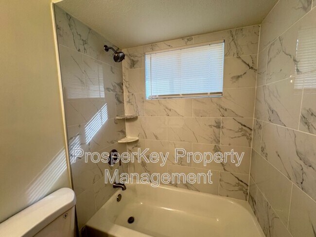 Building Photo - 1732 Melody Dr