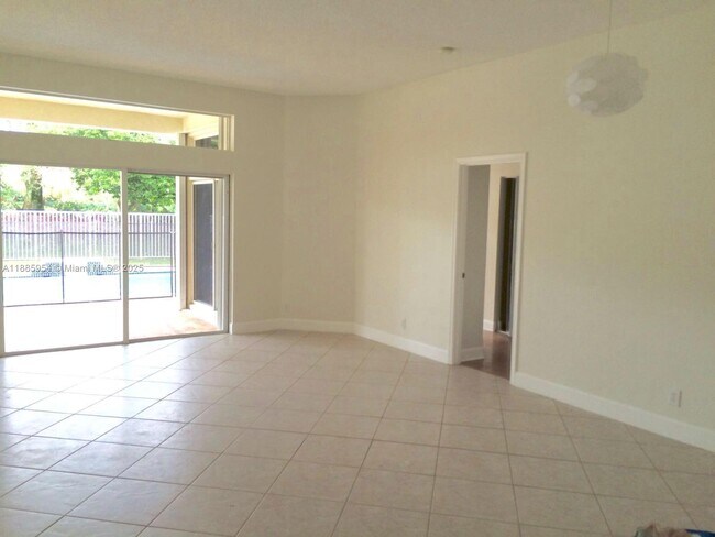 Building Photo - 4407 Laurel Ridge Cir