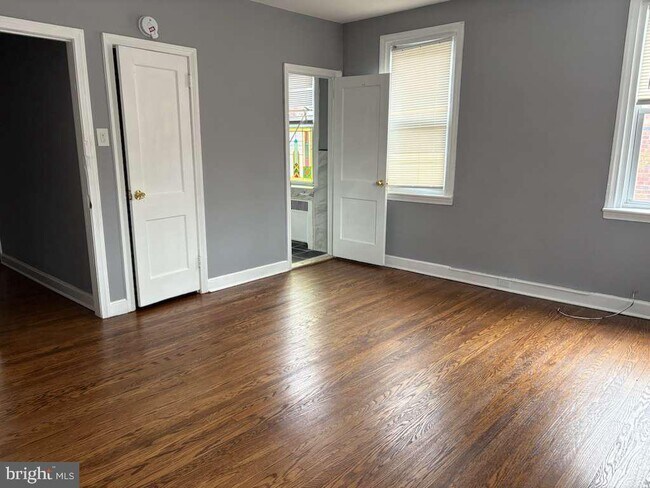 Building Photo - 5718 Woodbine Ave