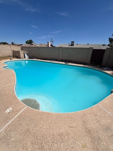 Building Photo - 2019 E Colgate Dr