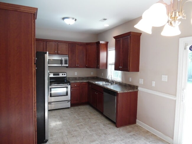 Building Photo - 3 BR 2 BA Highlands at Queen Creek home!
