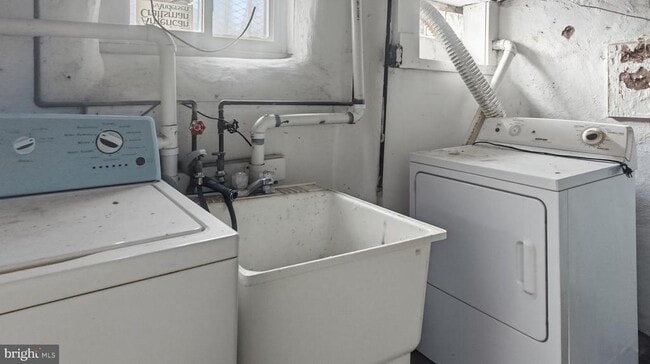 Building Photo - 5981 N 21st St