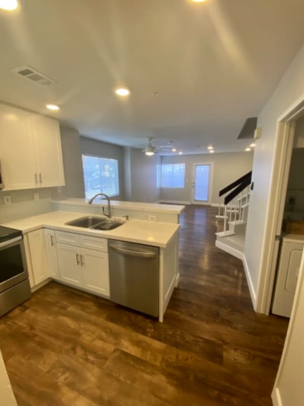 Building Photo - 8929 Arlingdale Way