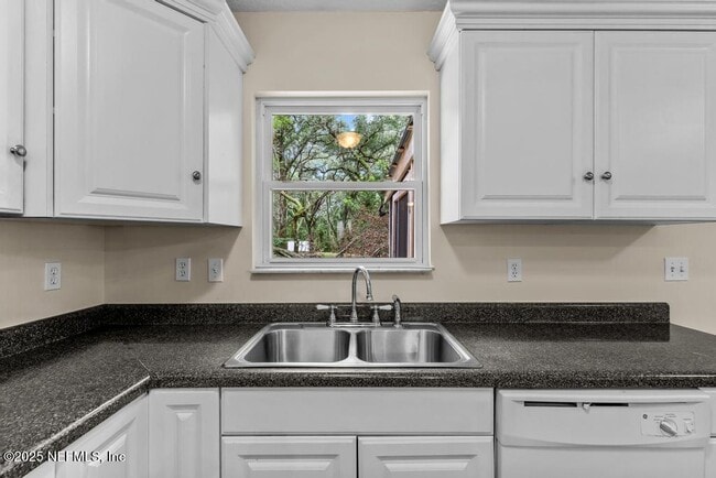 Building Photo - 8223 Hardwood Landing Rd