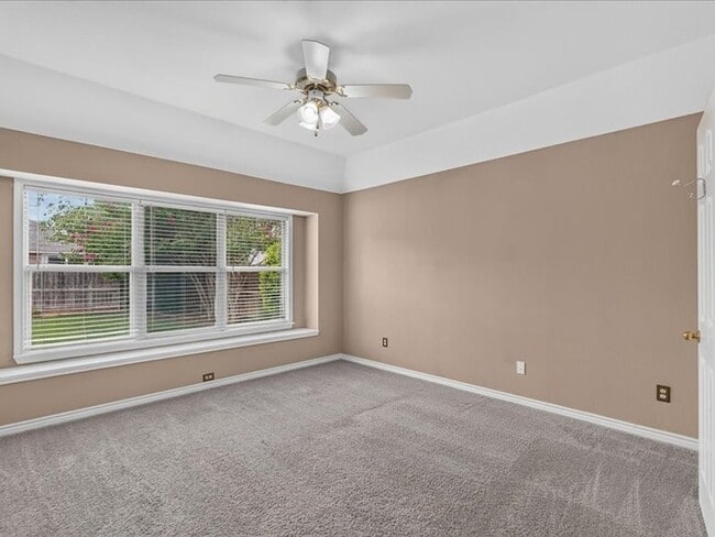 Building Photo - 5912 Meadowglen Dr