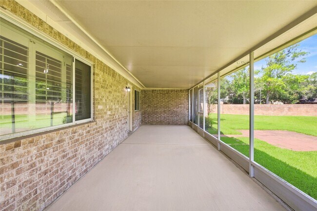 Building Photo - 1702 Fantasy Woods Dr