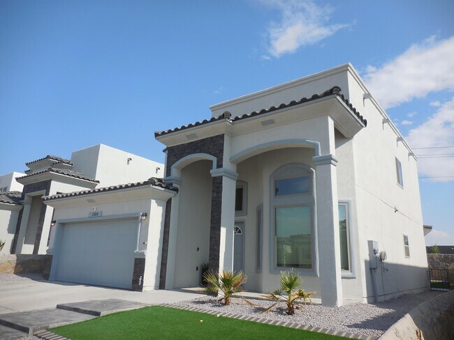 Building Photo - 12880 Haxby St