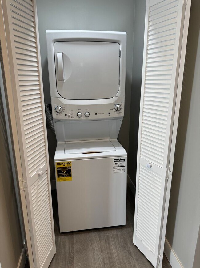 Building Photo - 54TH STREET 2985-2987 #1 FRONT UNITS