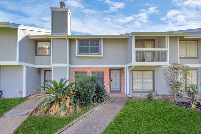 Building Photo - 5837 W Sunforest Dr