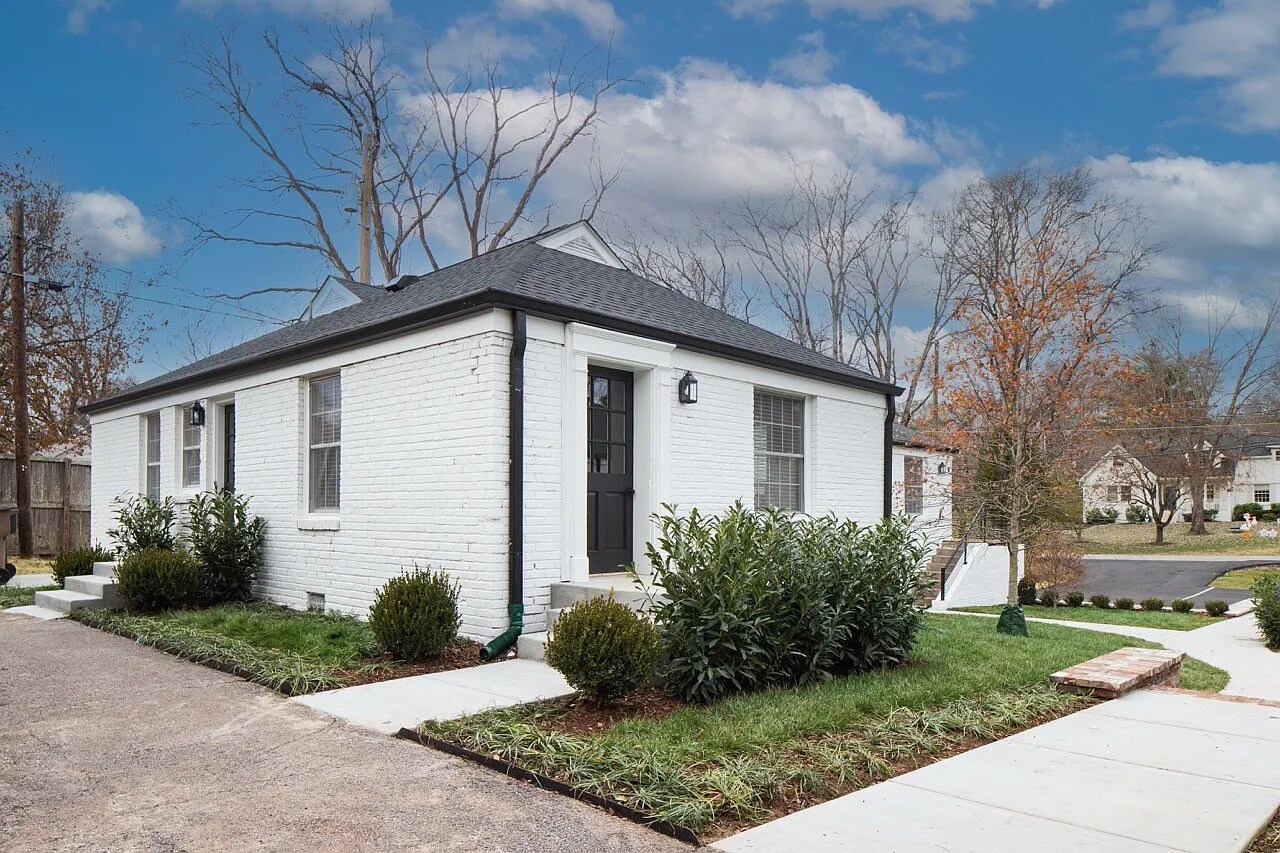 Building Photo - 205 Leake Ave