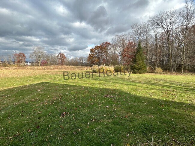 Building Photo - Beautiful County Setting