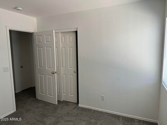 Building Photo - 10520 W Mohave St