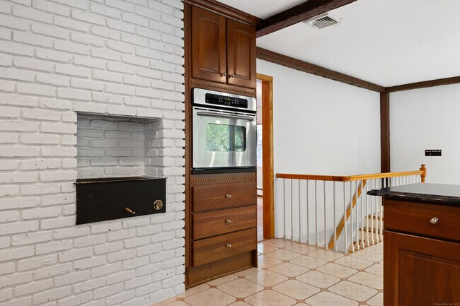 Building Photo - 494 Sawmill Rd