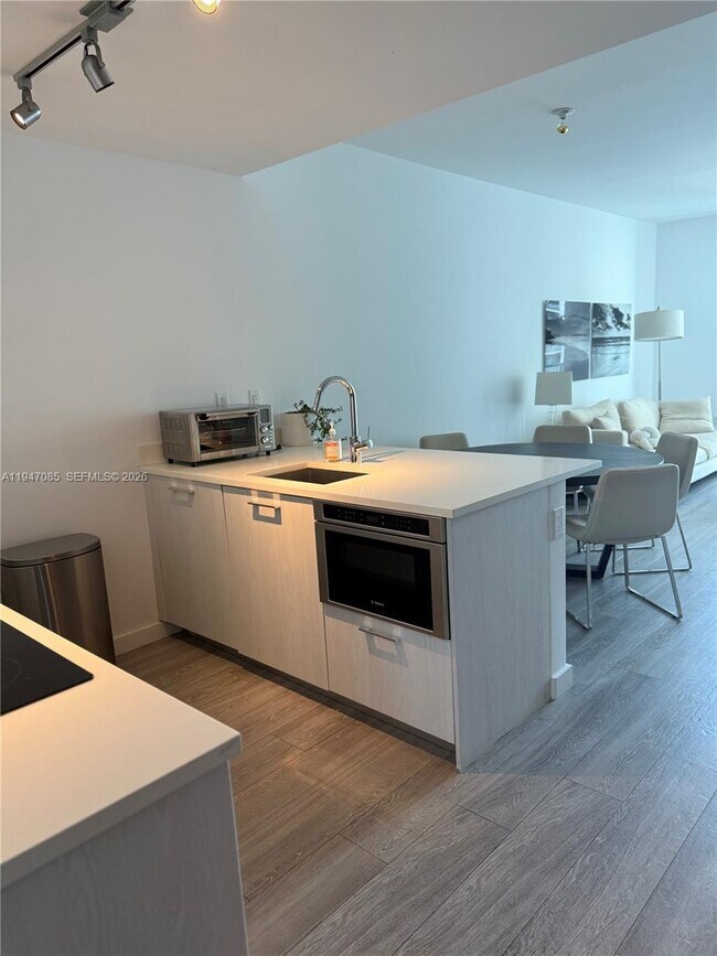 Building Photo - 501 NE 31st St