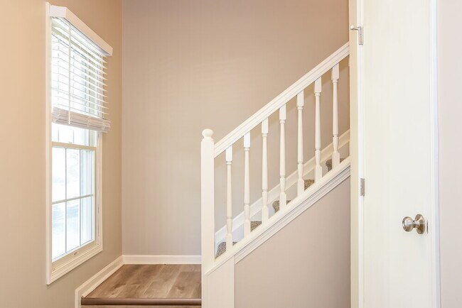 Building Photo - 5347 Dietrich Ave