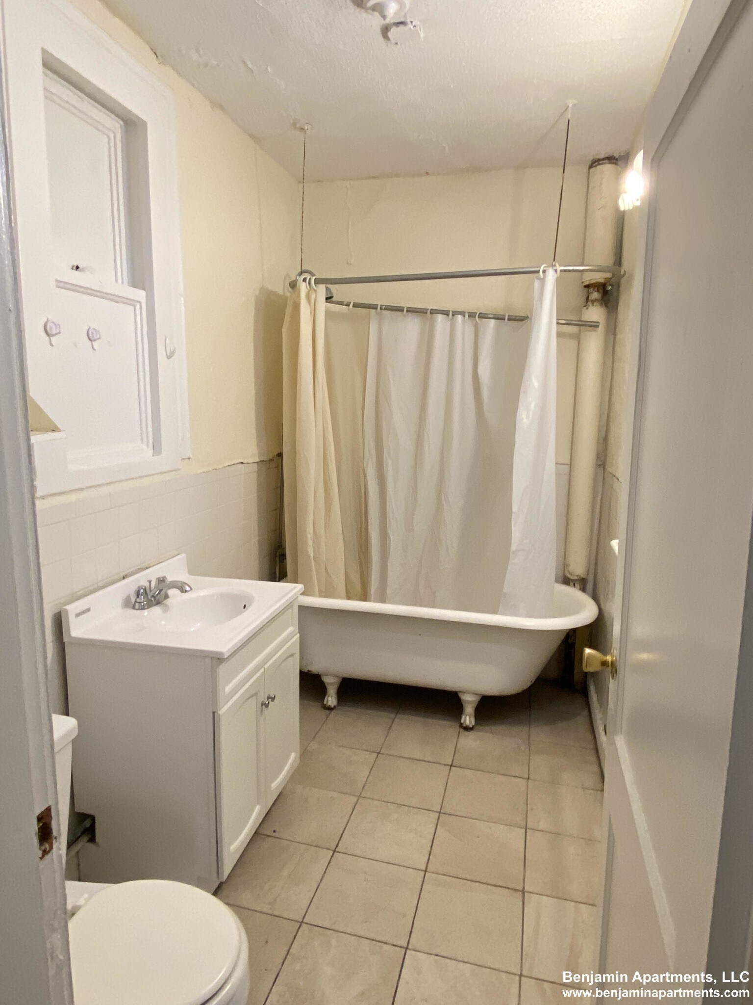 Building Photo - 15 Barrows St