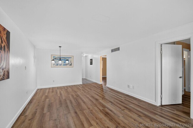 Building Photo - 1505 Crescent Cir