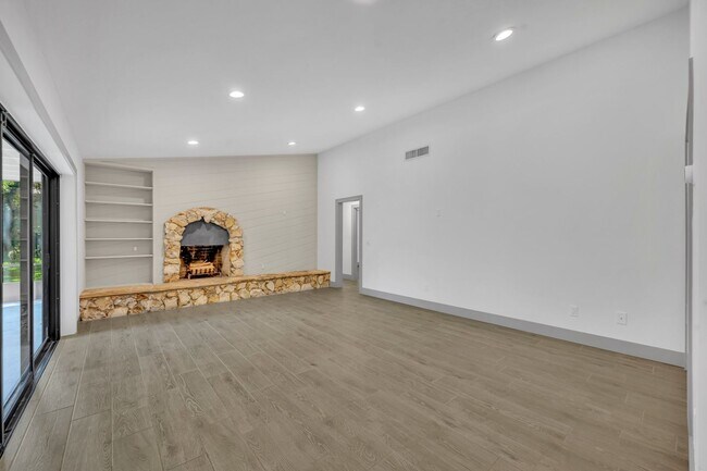 Building Photo - Waterbridge Stunner