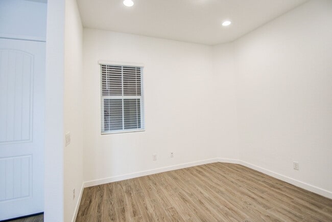 Building Photo - NEW 4 Bedroom home in Phoenix!