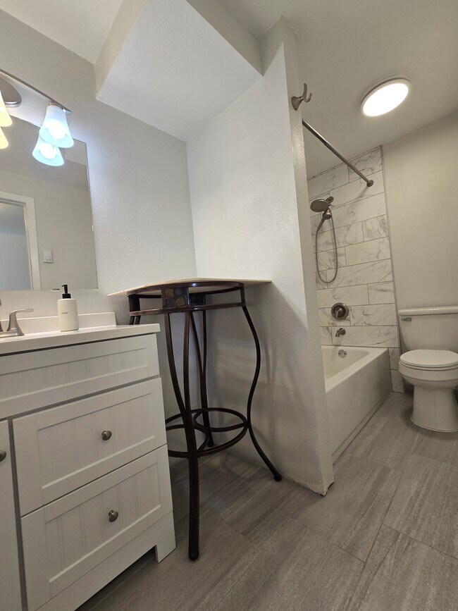 Building Photo - 1290 Redwood Cir