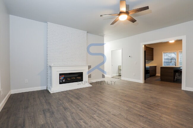Building Photo - Graceful Living in the Heart of Carey Park – 3BR/2BA