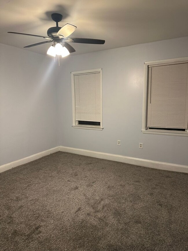 Building Photo - Spacious Rooms! Finished Basement! W/D Hook-Up!! Available Now!