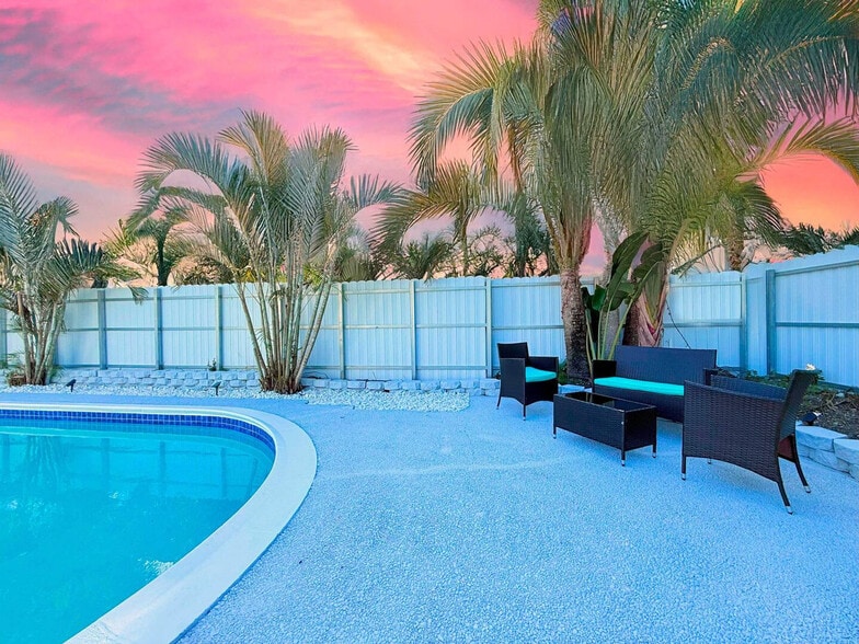 Building Photo - 2013 NW 12th Ave