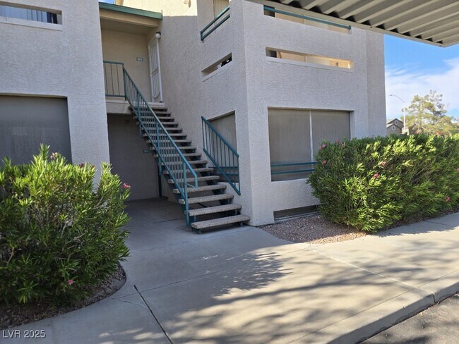 Building Photo - 5111 S Lindell Rd
