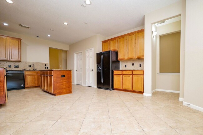 Building Photo - 30 Crocus Petal St
