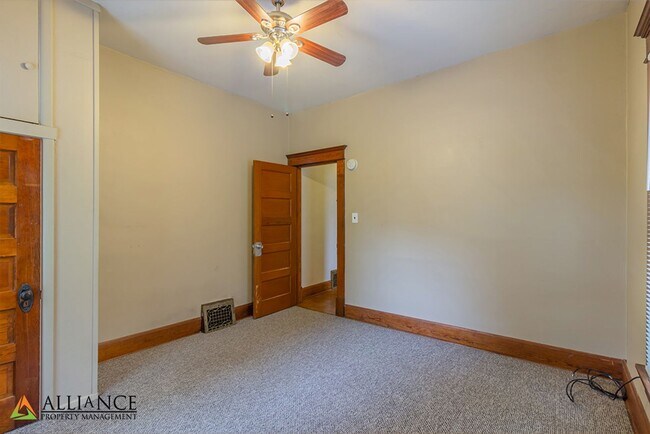 Building Photo - 800 Osage St