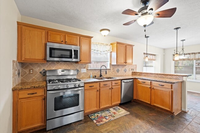 Building Photo - 6906 Durango Dr