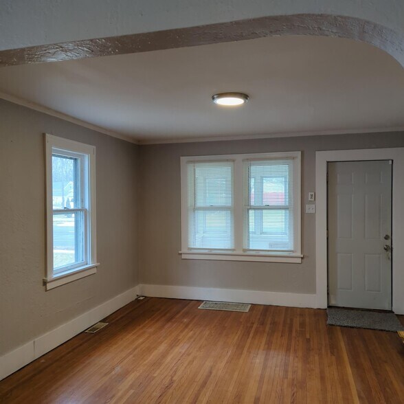 Building Photo - 2310 19th St SW