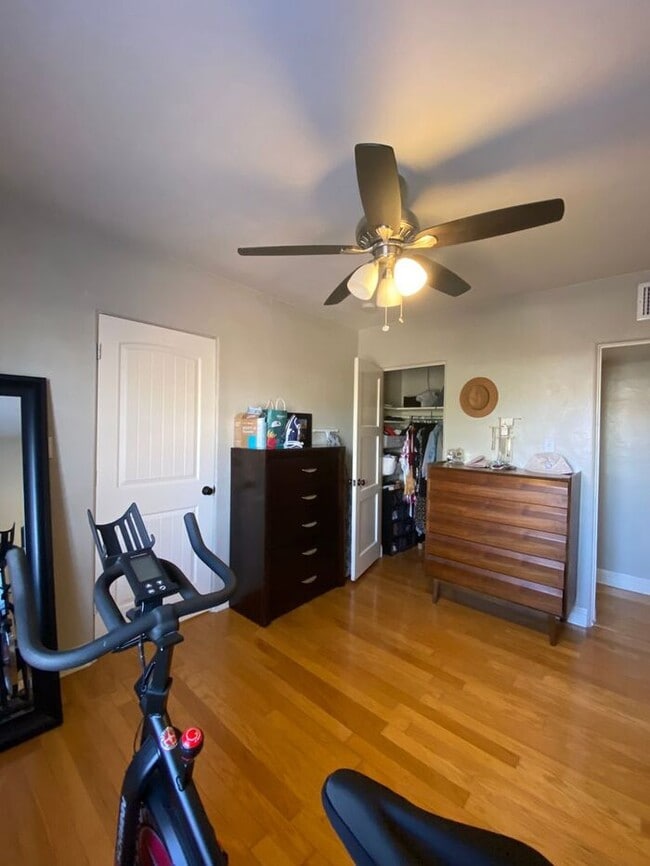 Building Photo - Gorgeous 3 bedroom 1 bath in Historic Coro...