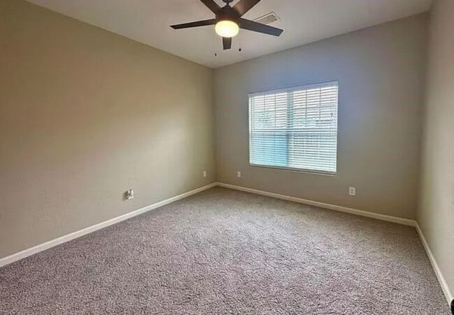 Building Photo - 305 Tyler Dr