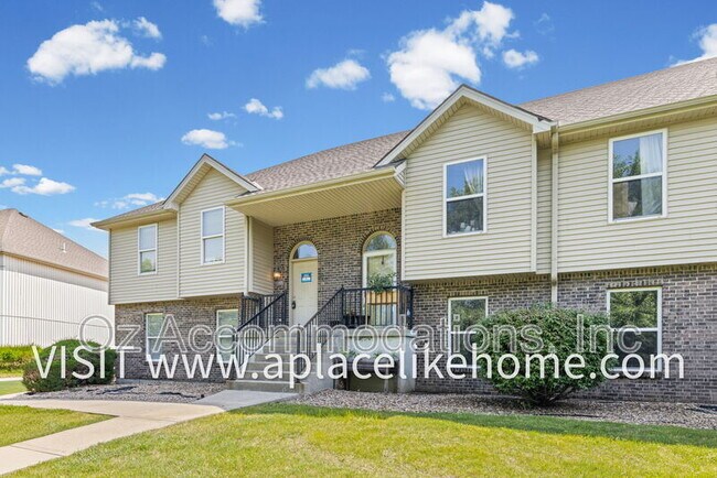 Building Photo - 8626 N Cleveland Ln