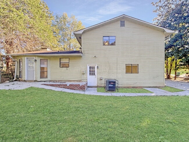 Building Photo - 3766 Saddle Ridge Dr SW