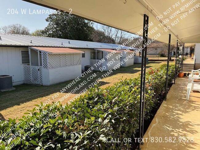 Building Photo - 204 W Lampasas-2