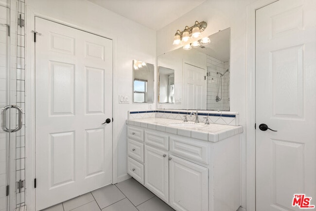 Building Photo - 8214 Creighton Ave