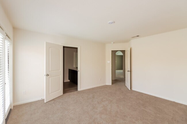 Building Photo - 23139 Shakespeare Dr