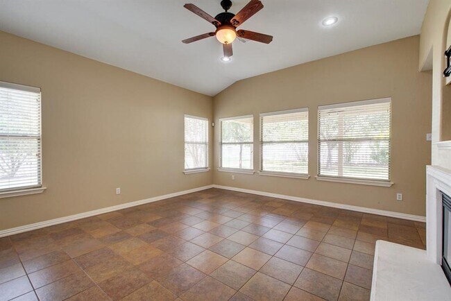 Building Photo - 904 Black Canyon St