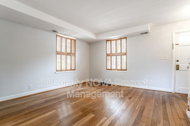 Building Photo - 2925 S Dinwiddie St