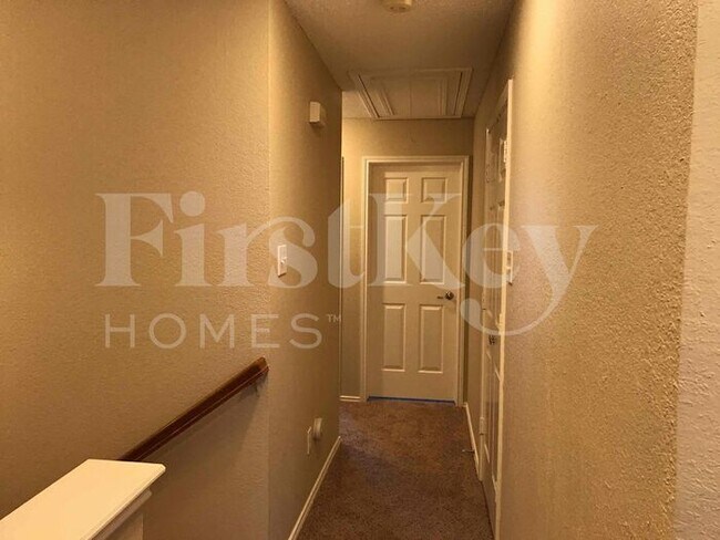 Building Photo - 2132 Montclair Ln